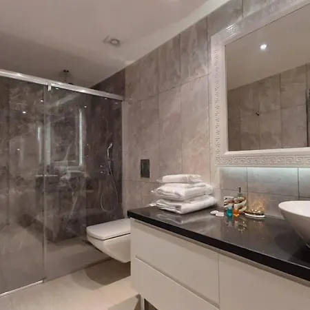 Comfortable Home With Shared Pools Near Beach And City Center In Alanya *